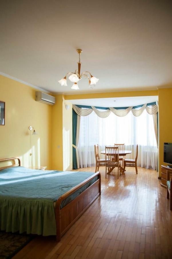 Hotel Obolon Kiev Exterior foto