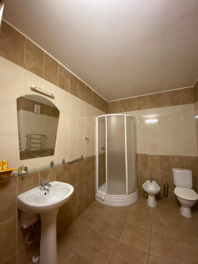 Hotel Obolon Kiev Exterior foto