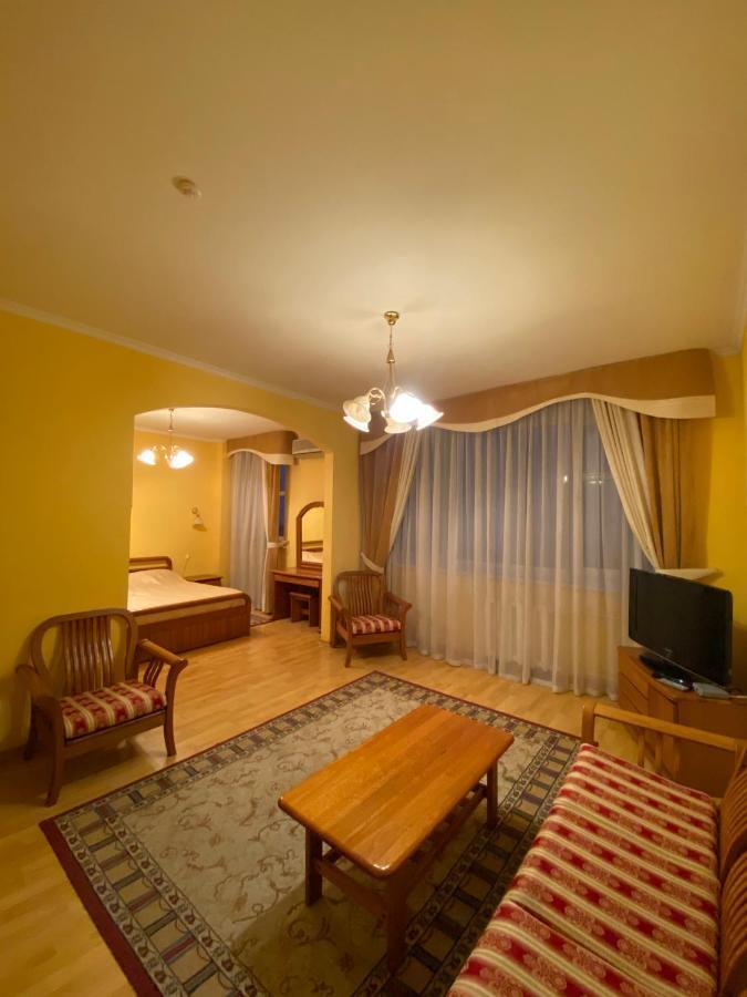 Hotel Obolon Kiev Exterior foto